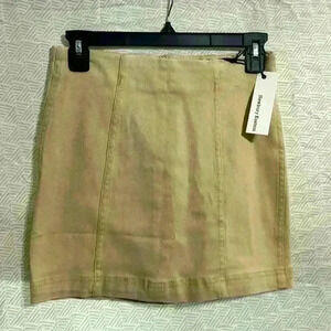 NWT Newbury Kustom Khaki Skirt Size Small